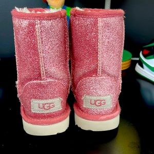 UGG toddler Girls Classic Il Pink Glitter Boot size 8
